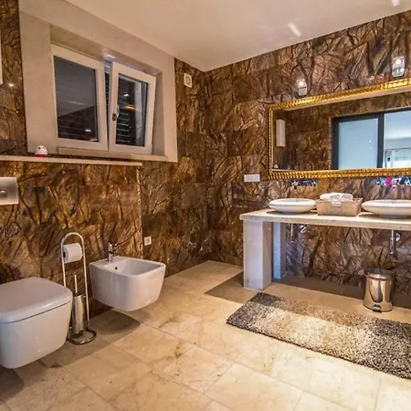Villa Sleeps 12 With Pool Air Con And Wifi