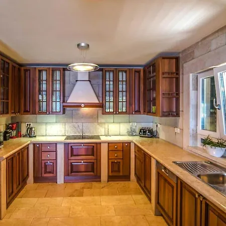 Sleeps 12 With Pool Air Con And Wifi Villa Smokvica (Korcula)