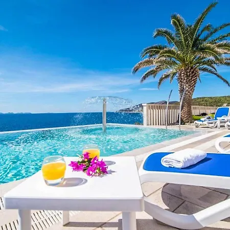 Sleeps 12 With Pool Air Con And Wifi Villa