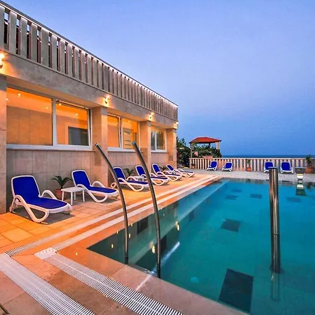 Sleeps 12 With Pool Air Con And Wifi Villa *