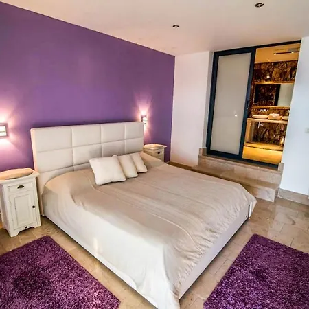 Villa Sleeps 12 With Pool Air Con And Wifi *